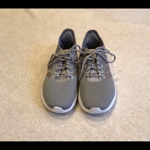 Adidas cloud foam tennis shoes